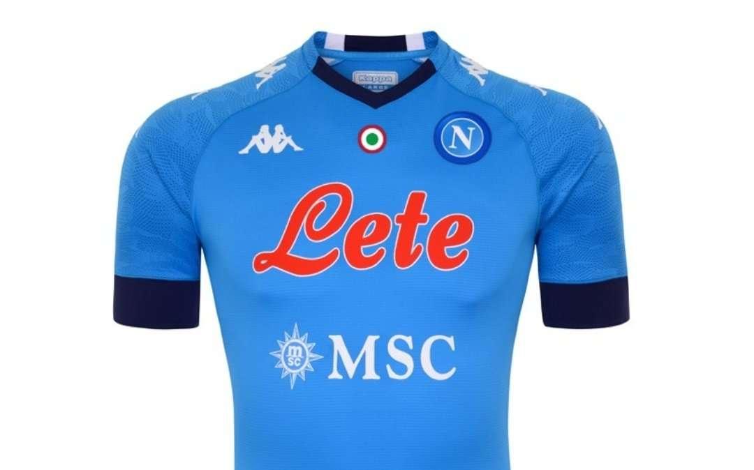 FOTO - Nuova maglia, niente toppa ma la scritta "Lete" resta rossa? Malumore tra i tifosi