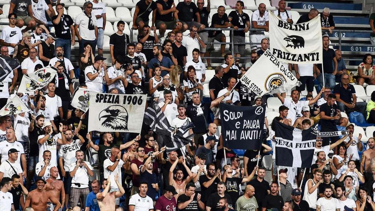VIDEO - Clamoroso assembramento per la promozione in Serie A dello Spezia