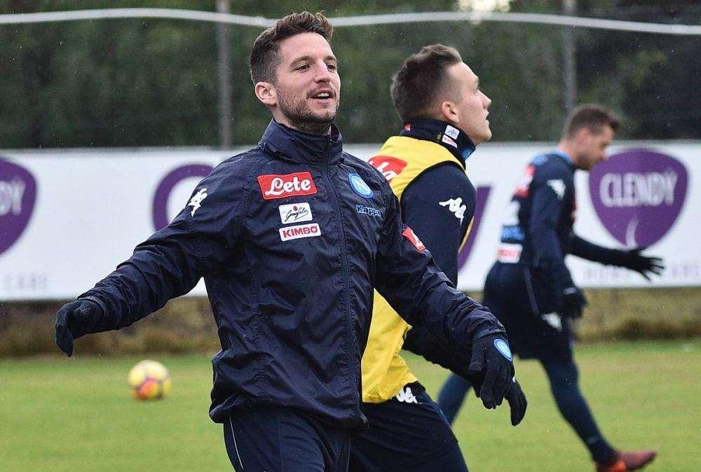 Qui Castel Volturno - Seduta pomeridiana: lavoro con la palla, differenziato sul campo per Insigne
