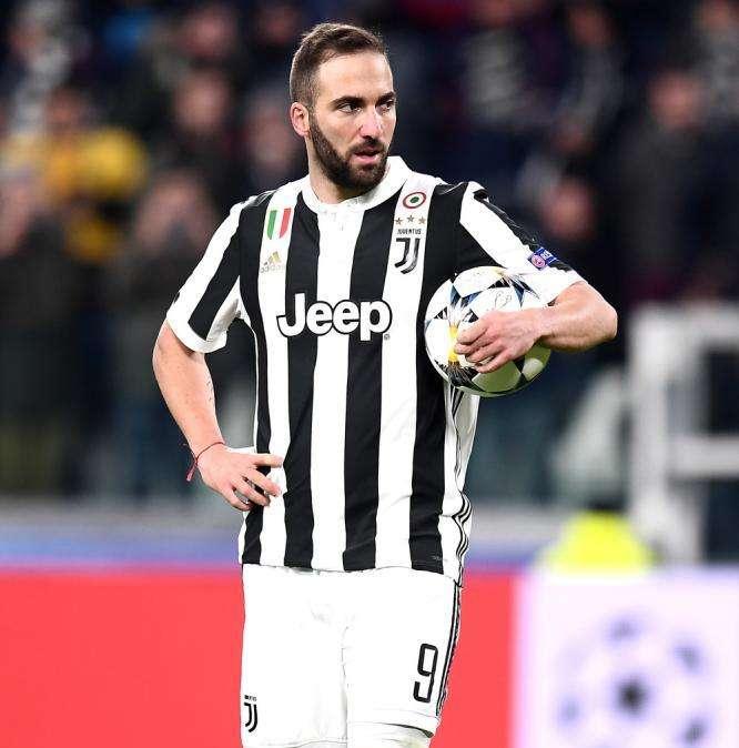 In Spagna demoliscono Higuain: "La sua leggenda nera cresce: dopo la doppietta..."