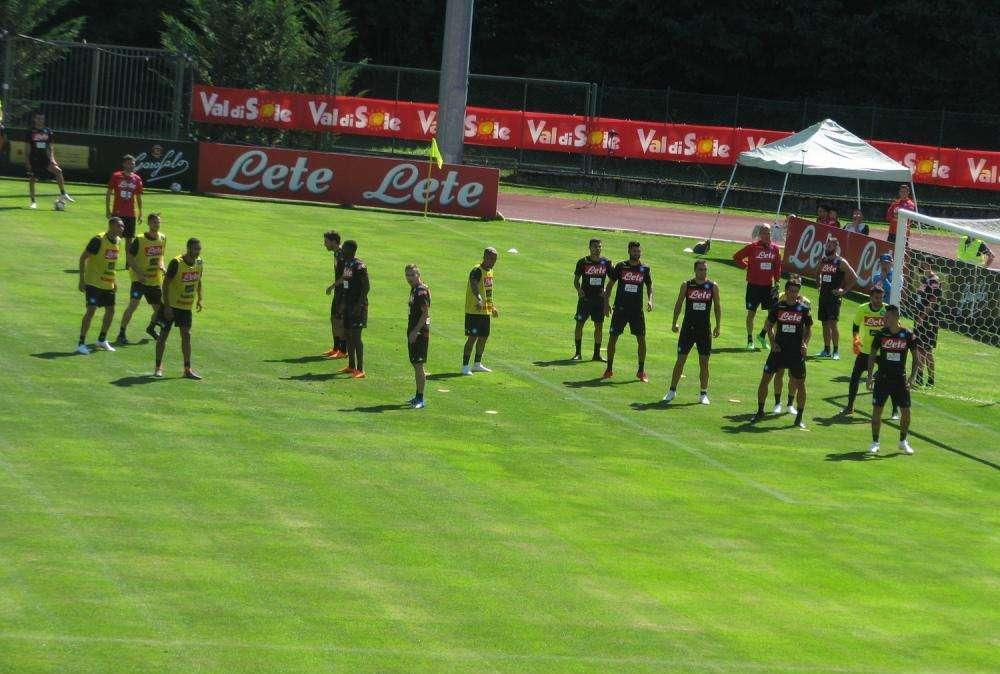 DIMARO DI BORDO - L'esordio del nuovo modulo, novità assoluta sui corner: difesa inedita e Hamsik come Cavani