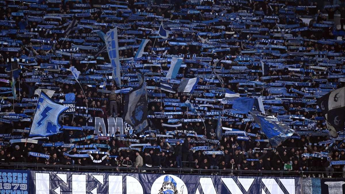 Napoli-Milan, gli striscioni delle Curve per la scomparsa del giovane Diego