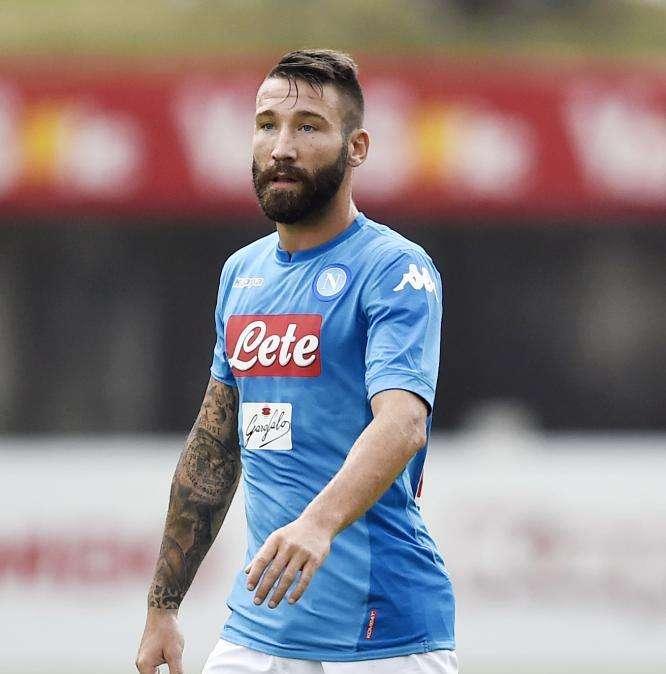 FOTO - Tonelli scherza sul gol soffiato a Chiriches: "Vlad, facciamo a metà?"
