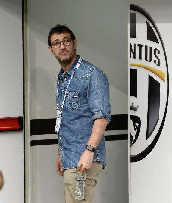 VIDEO - "Ciro Ferrara è morto", l'ex difensore risponde alla fake news: "Dovete sopportarmi ancora"
