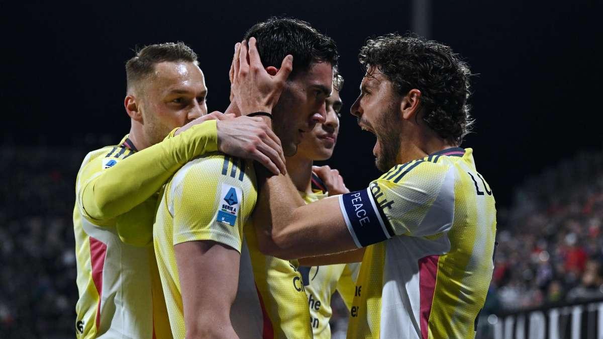 La Juve passa di misura a Cagliari: bianconeri di nuovo quarti
