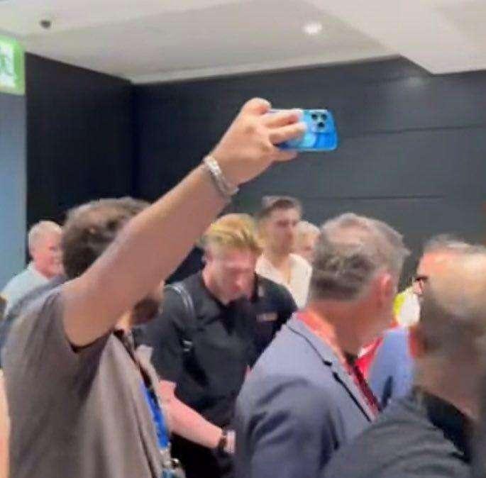 De Bruyne è arrivato a Fiumicino: ora direzione Villa Stuart per le visite