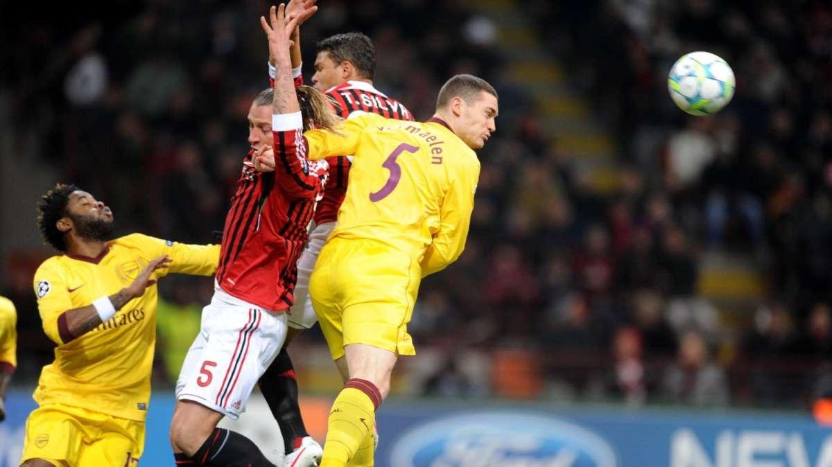 Astori e Skrtel inarrivabili, ma Benitez aspetta un rinforzo: il Napoli vira su altri obiettivi