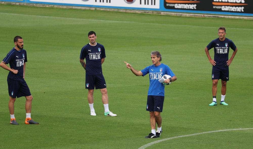 Italia, Mancini lancia il ballottaggio: "Agli Europei in porta uno tra Meret e Donnarumma"