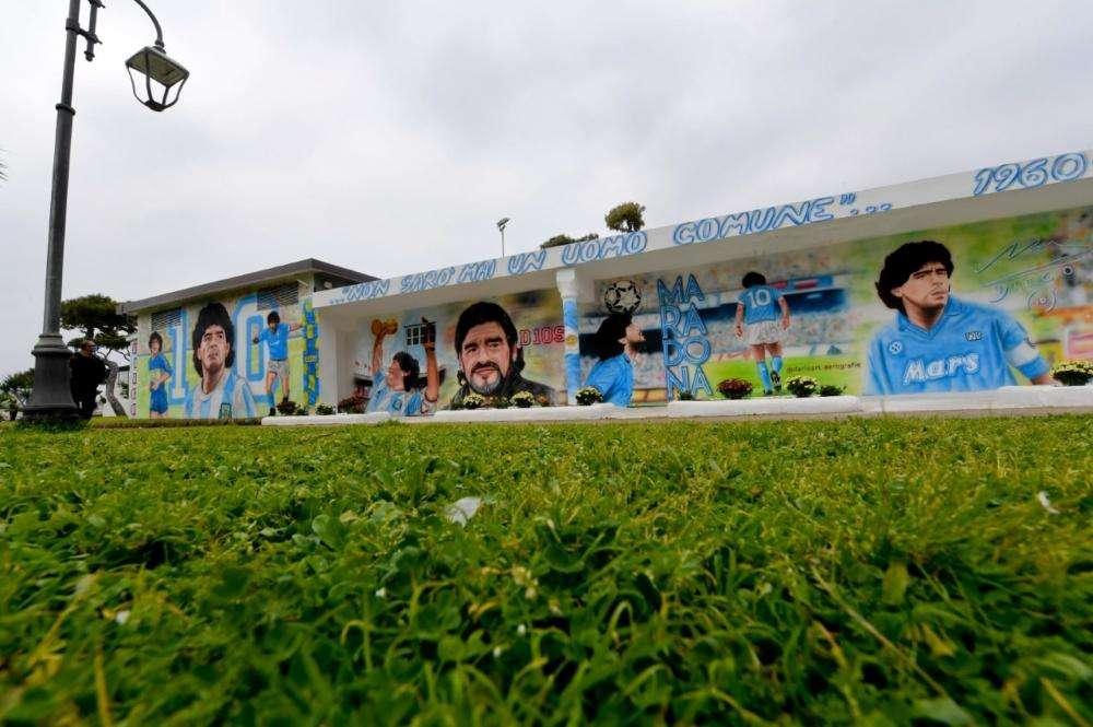 Ricordo Maradona: mega murales a Bacoli con una frase storica dell'argentino