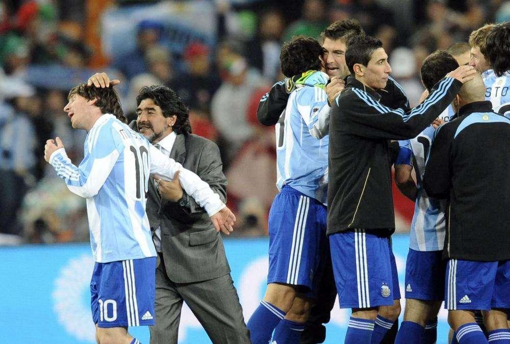 FOTO - "Diego-Messi, passato e presente", il Barcellona pubblica sui social uno scatto da brividi