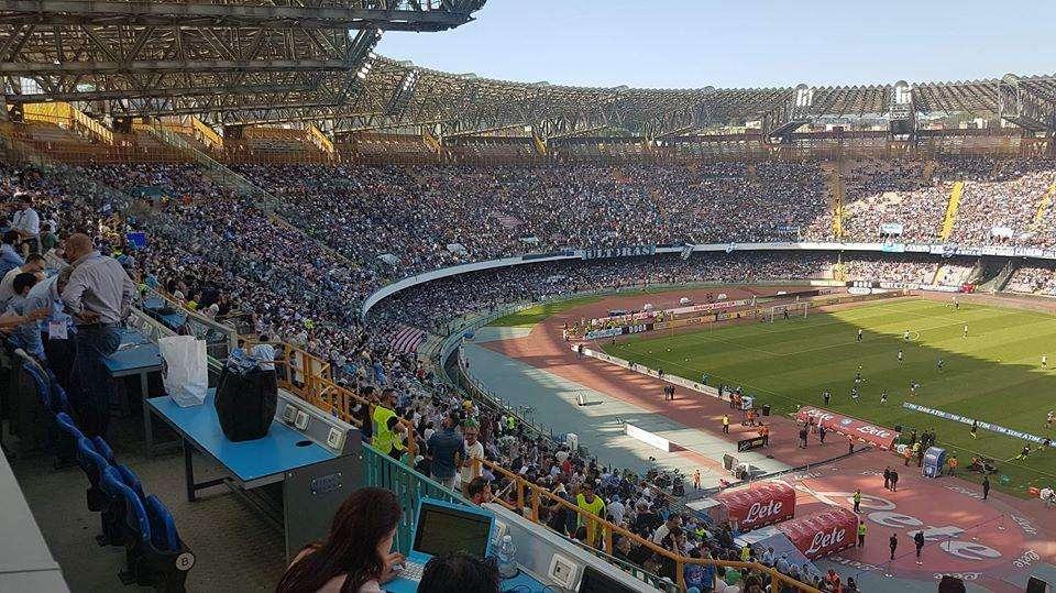 Ass. Borriello: “Nuovo San Paolo, sediolini con diverse tonalità d’azzurro, pista totalmente azzurra! Sul maxischermo…”