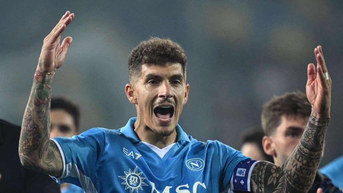 Di Lorenzo dal palco: "Che caz*o abbiamo combinato! Orgoglioso di essere il capitano del Napoli!"