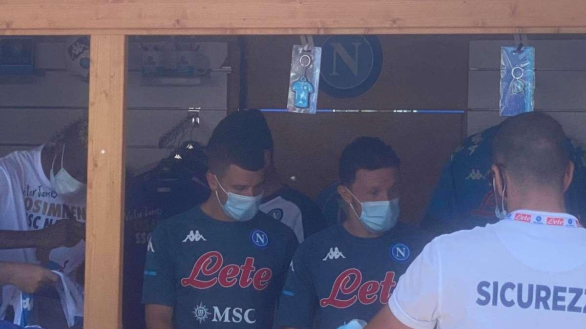 FOTO/VIDEO - Osimhen, Demme, Rui allo store: bagno di folla con decine di tifosi