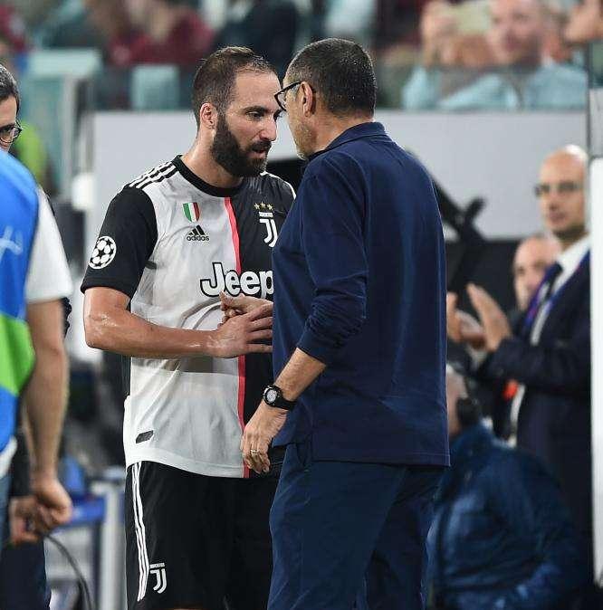 "Dedicata a Sarri e Higuain", la rivincita dei napoletani corre veloce sui social