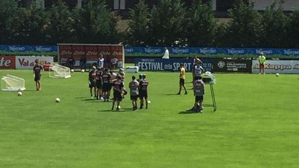 RILEGGI LIVE - Dimaro, Day 3: seduta mattutina, lavoro fisico, tecnico e partitella. Poker dei verdi. Inglese a parte