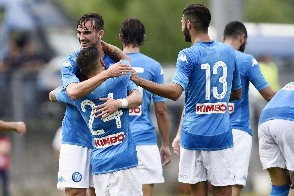 Napoli-Gozzano 4-0, le pagelle: eurogol e magìe, Fabián incanta Dimaro! Hamsik ispirato da play, Diawara giganteggia, lampi di Ounas