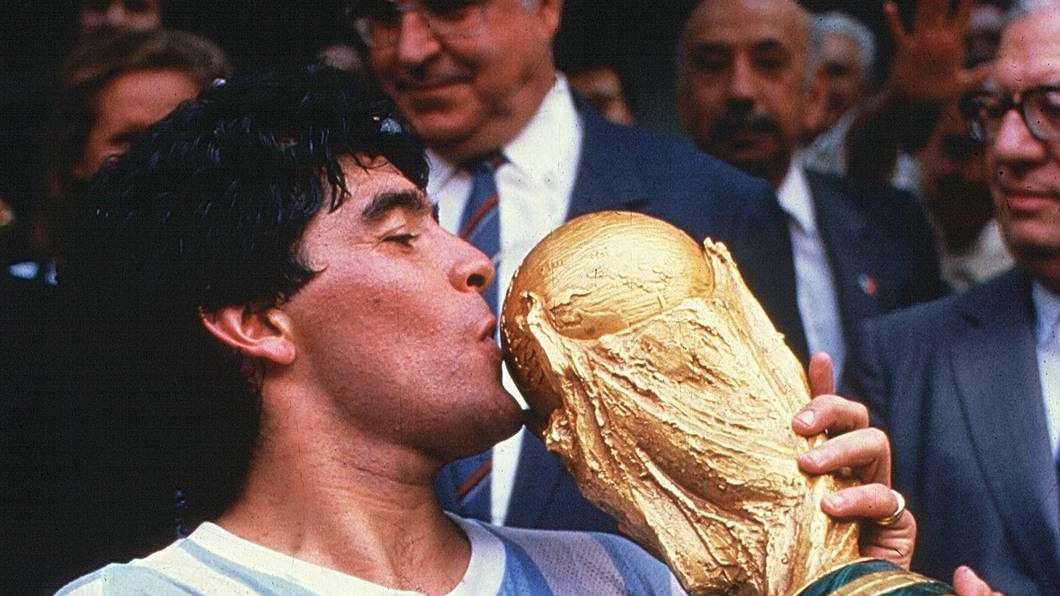 Maradona, il regista del documentario del 2008: "E' stato l'ultimo Dio! CR7? Nulla da raccontare"