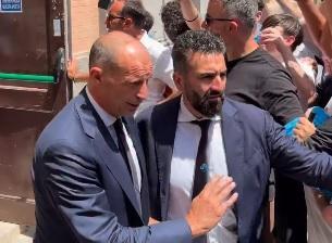 Presentazione Allegri: bagno di folla per Max e ADL all'uscita dal San Carlo