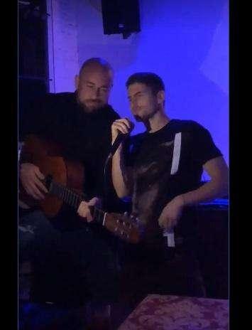 VIDEO - Reina e Jorginho in versione rock and roll: i due azzurri scatenati a una festa di compleanno