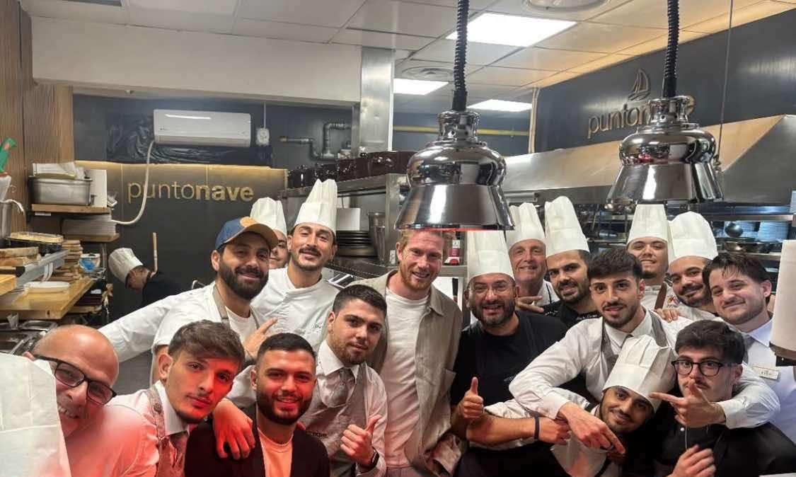 De Bruyne si gode Napoli: cena a base di pesce a Pozzuoli, lo scatto