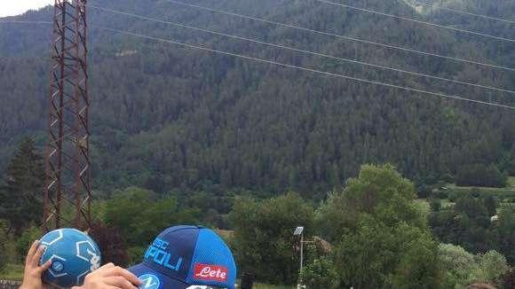 FOTO TN - Bagno di folla per Callejon: in centinaia per la sessione d'autografi con lo spagnolo 