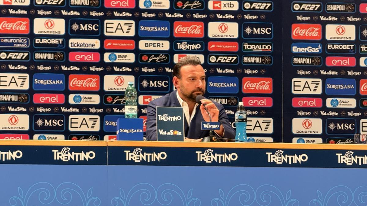 Manna in conferenza: "Dobbiamo rientrare, ultimi 2 anni sforato! Buongiorno? Sorpresi! De Bruyne è nel progetto. Zeballos? Se ci aspetta..."