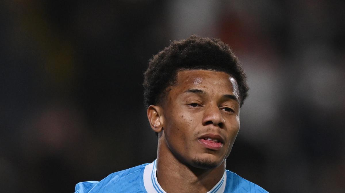 Ora manca solo Neres, che intanto sfoggia il nuovo look: il video sui social