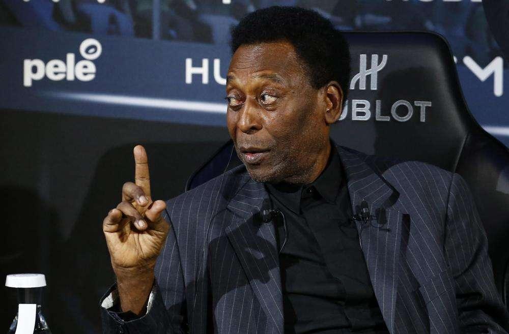 Pelé sta meglio, la figlia rassicura: "Fatti diversi passi negli ultimi giorni"