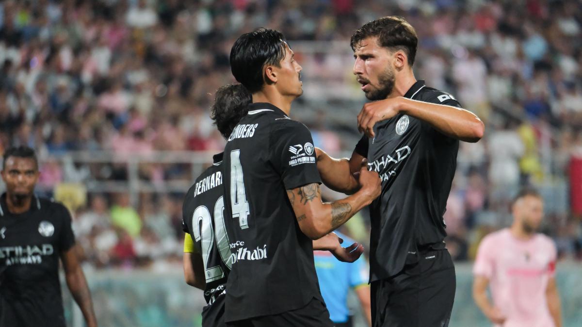 Calciomercato Napoli, nome nuovo in difesa: proposto Stones! Sportitalia: la risposta del club
