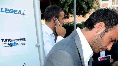 Auriemma: “Il Monaco piomba su Inler! Ecco la richiesta del Napoli, in entrata due tra Fellaini, Lucas Leiva, Sandro e Song”