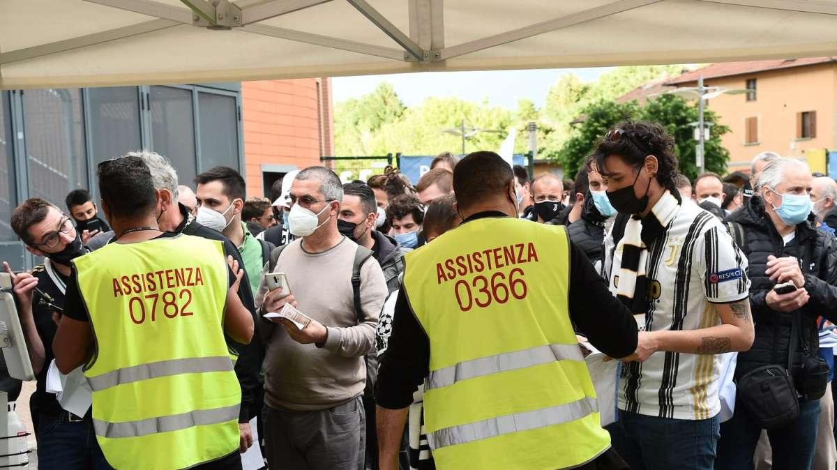 Coronavirus, il bollettino nazionale: 15.756 nuovi contagiati e 99 decessi