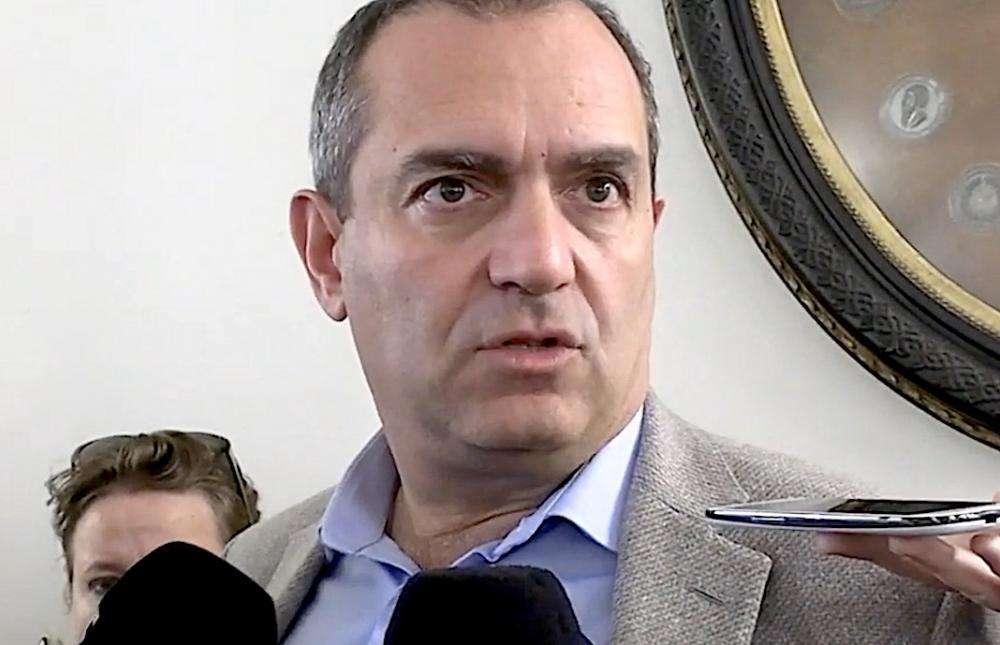 VIDEO - De Magistris contro De Luca: "Si candidi a sindaco se vuole usare lanciafiamme sui napoletani!"