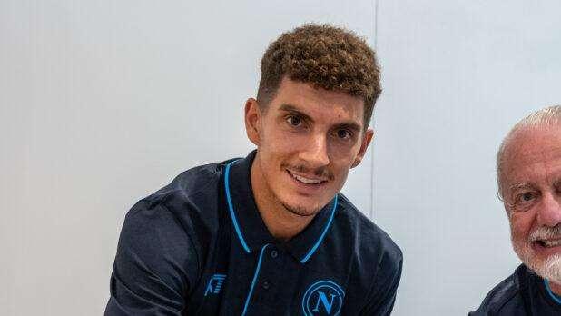 FOTO - Di Lorenzo dopo la firma: "Un grazie speciale al mio procuratore"