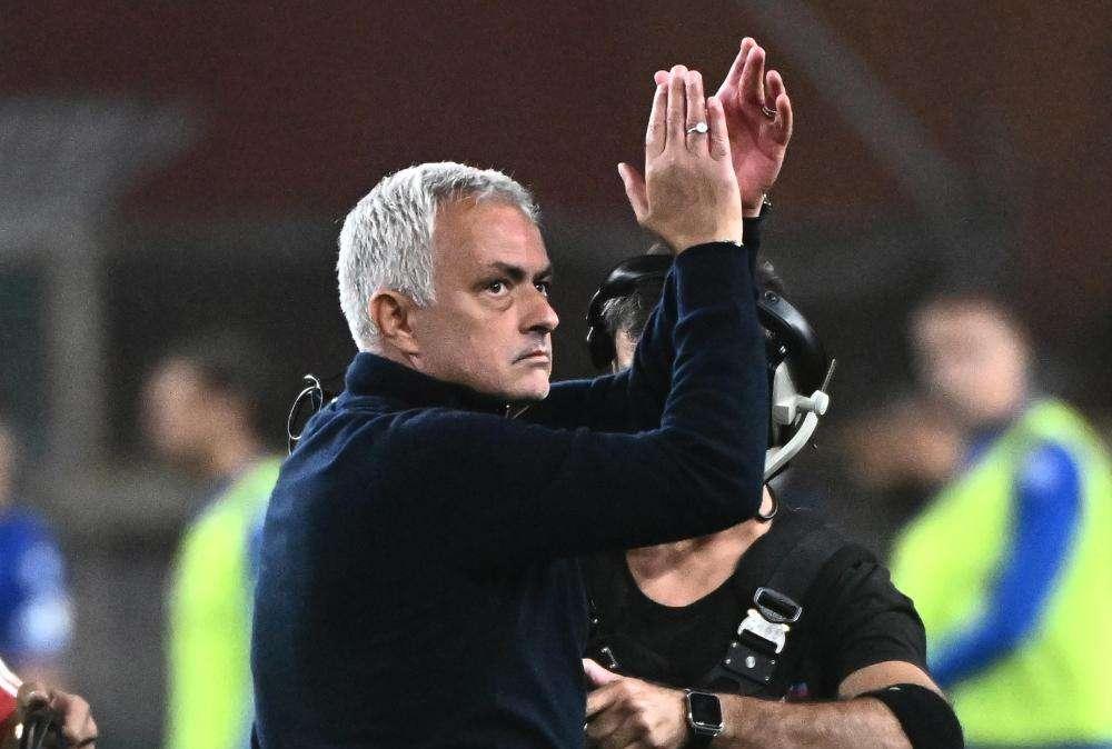 Clamoroso Mourinho: squalifica per quattro turni, il motivo