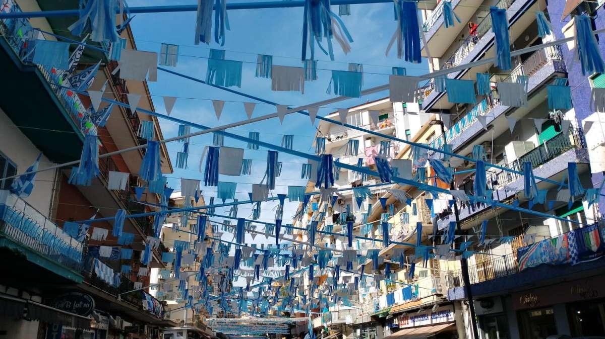 Tifo batte scaramanzia: a Napoli spuntano le T-shirt col quarto scudetto