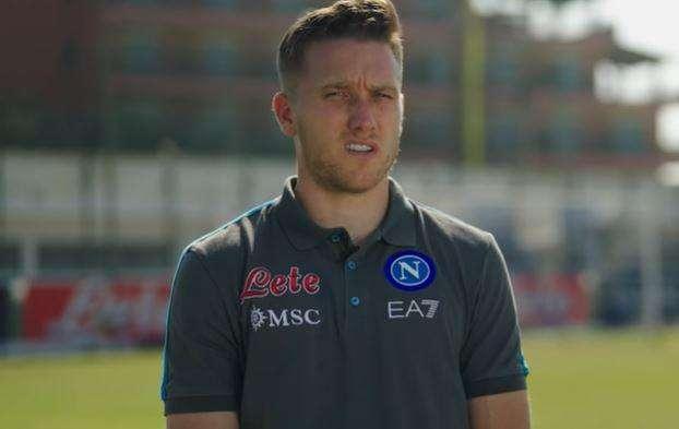 Zielinski esalta Kvaratskhelia: "Fa cose incredibili, è straordinario! In campo si trasforma"