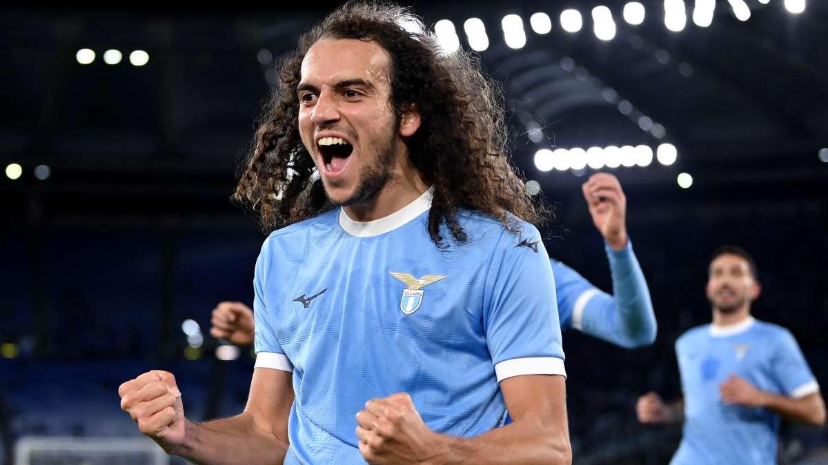 Un gol per tempo, la Lazio torna a vincere nel semivuoto Olimpico: Lecce ko