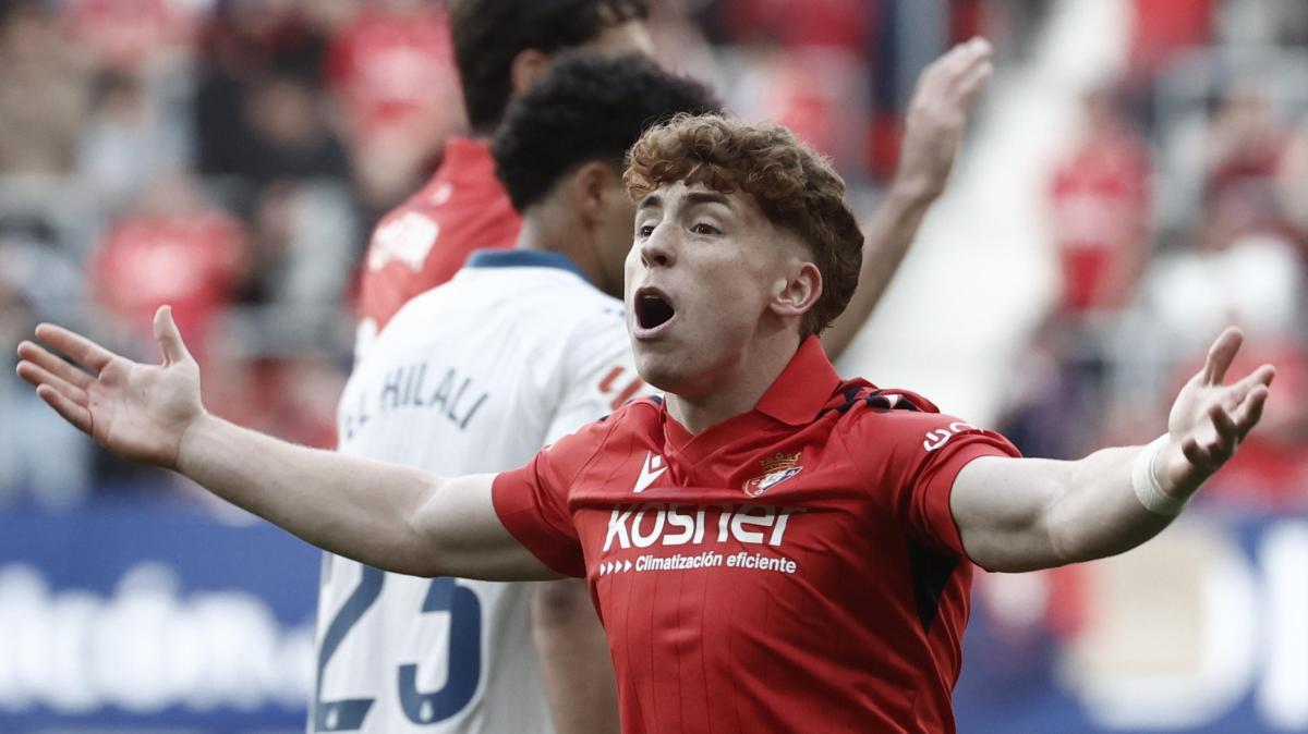 Piaceva anche al Napoli, ma la stellina dell'Osasuna va al Liverpool: pagata la clausola