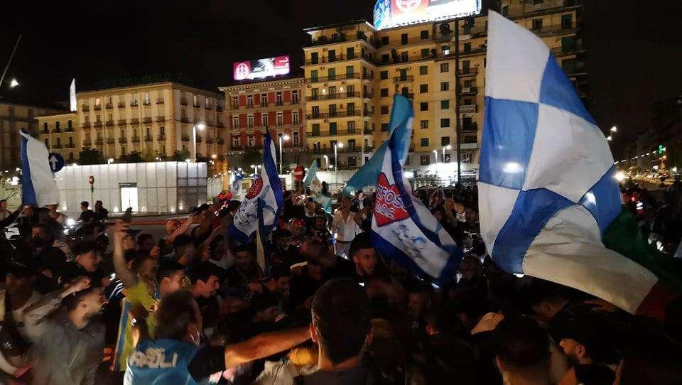 VIDEO - Maksimovic incontenibile: festeggia in strada coi tifosi e intona O surdato 'nnammurato