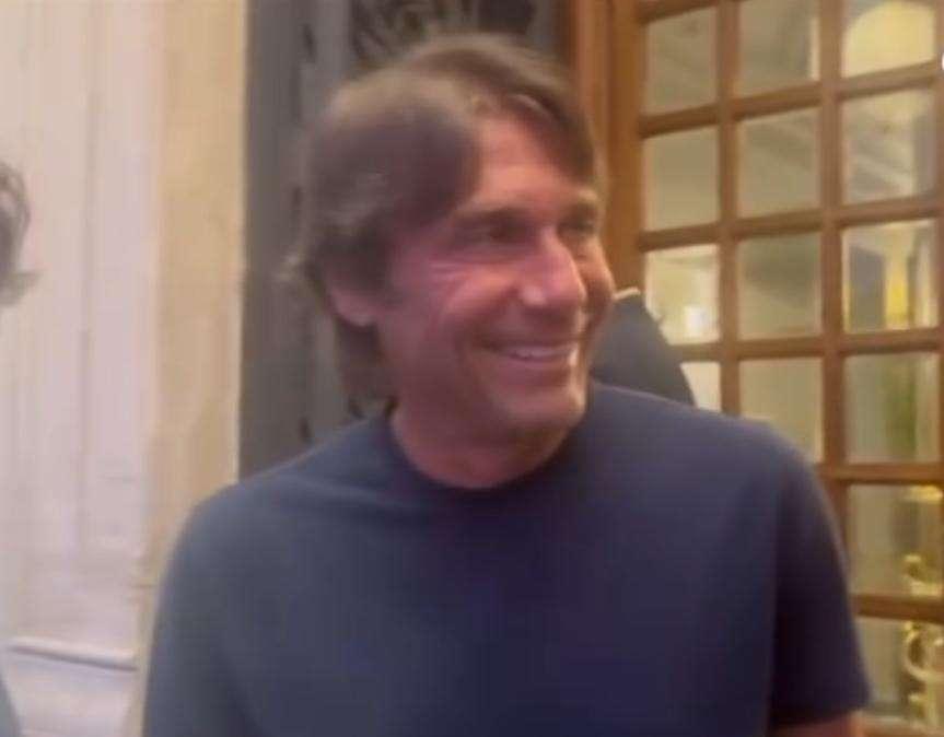 Prima uscita napoletana per Conte! Cena con moglie, figlia, ADL e tutti i dirigenti