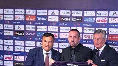 VIDEO - Firenze impazzita per Ribery: oltre 10mila al Franchi per vedere palleggiare il 36enne ex Bayern