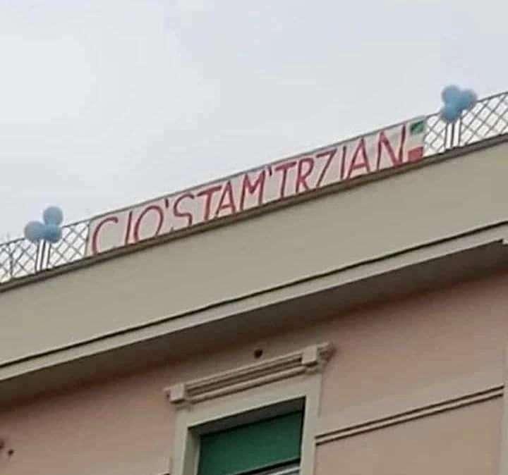 FOTO - "Ciò stam' trzian", spunta uno striscione in attesa del terzo scudetto