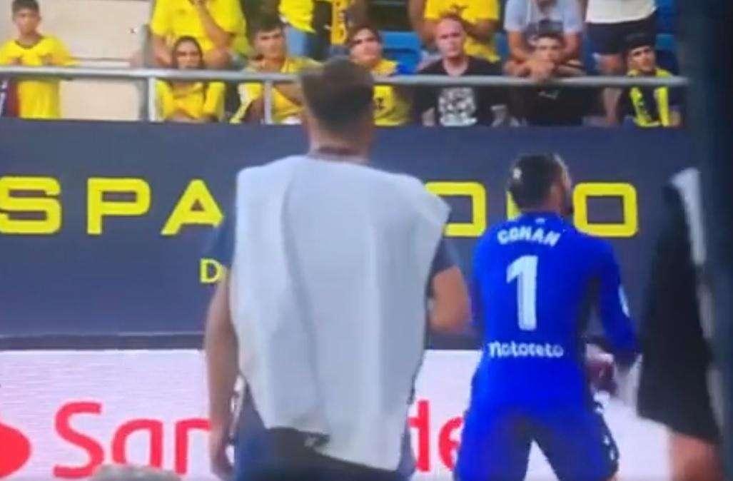 Shock in Liga, Cadice-Barça sospesa per un malore ad un tifoso: Ledesma lancia un defibrillatore