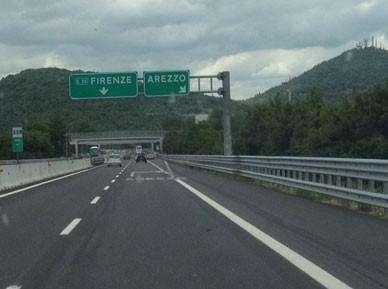 Corsera - Follia sull'A1, blitz contro ultrà Roma e Napoli: questi i reati ipotizzati