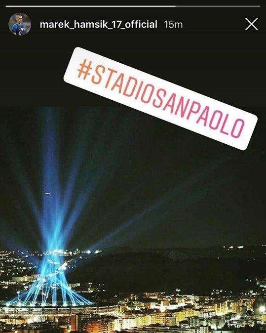 FOTO - Hamsik pazzo del nuovo San Paolo: lo slovacco 'posta' le prove del nuovo impianto luci