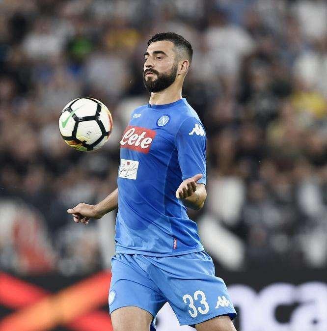 ESCLUSIVA – Ancelotti chiama Albiol: “Sei imprescindibile”. Lui tentenna: Sarri lo vuole al Chelsea