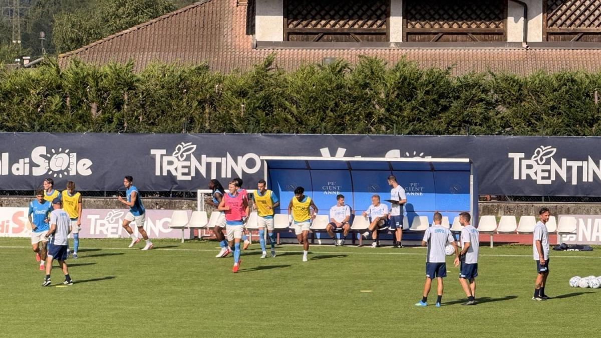 Napoli-Arezzo, Allegri mischia le carte: inizia il riscaldamento