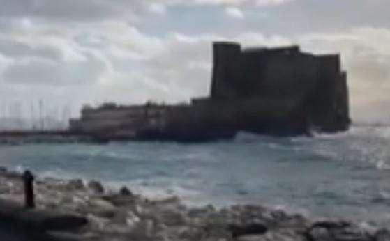 UFFICIALE - Campania, da domani scatta l’allerta meteo: vento forte e possibili mareggiate