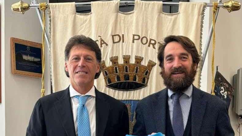 SSCNapoli, Bianchini a Portici con un omaggio: le parole del sindaco