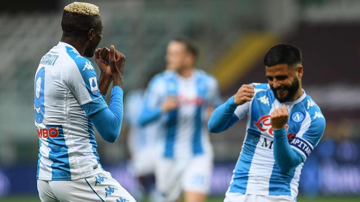 Napoli-Cagliari, probabili formazioni Sky: tornano Fabian e Manolas, l’attacco è confermato 